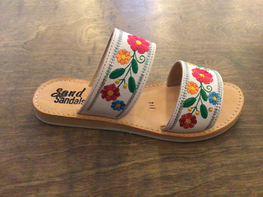 711 - Embroidered Double Strap Sandal ( Blanco )