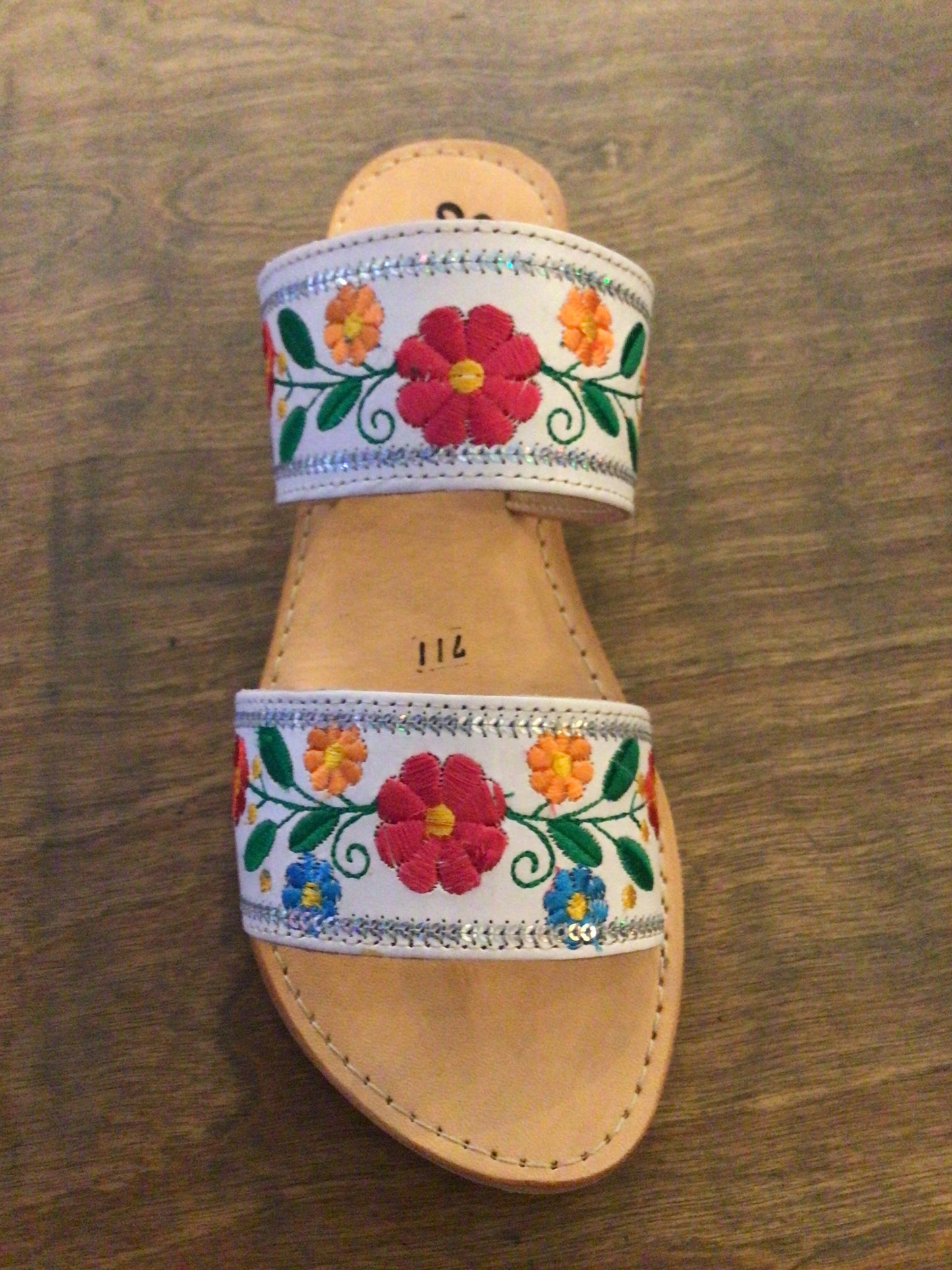 711 - Embroidered Double Strap Sandal ( Blanco )