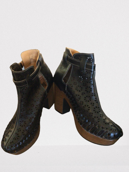 1001/ Black boot