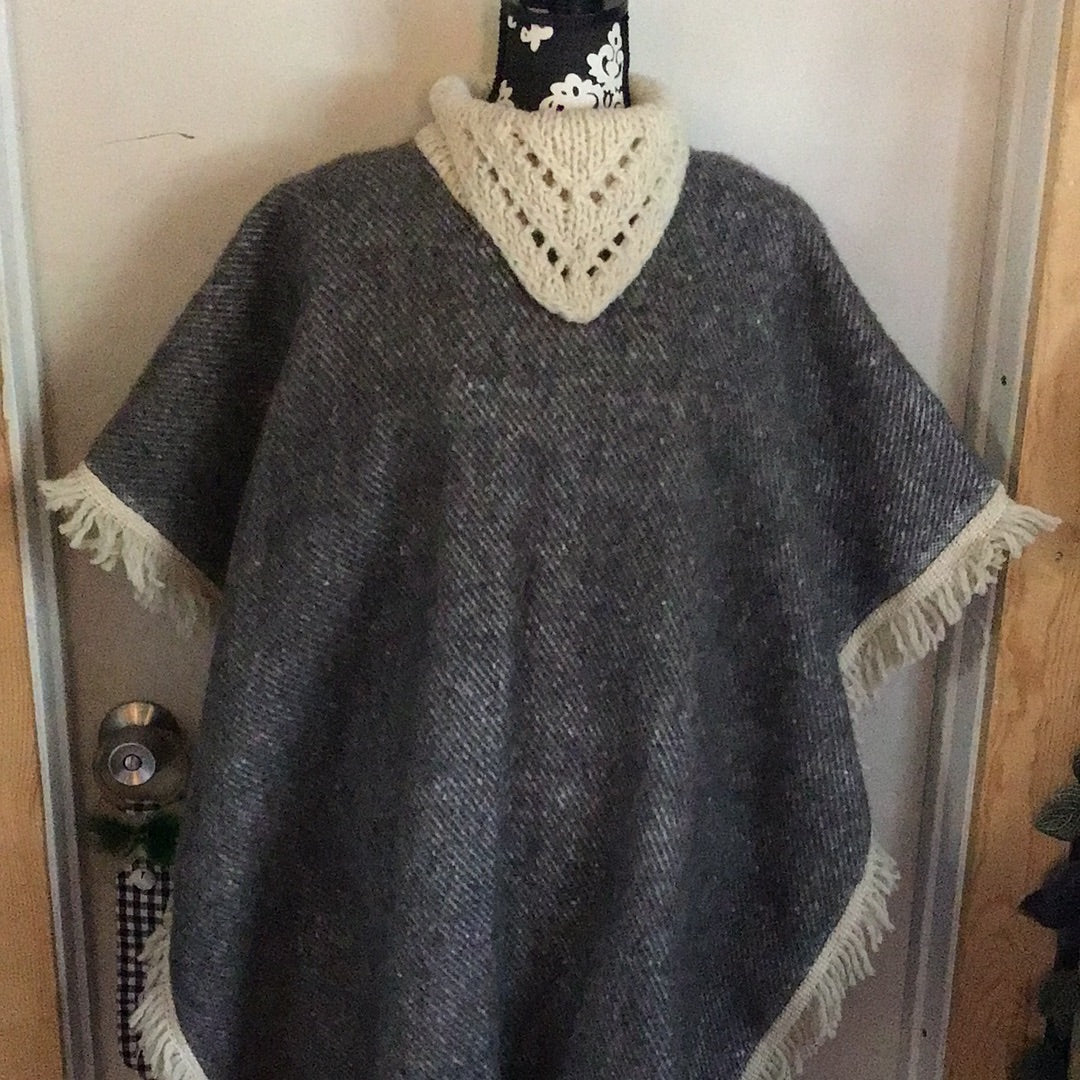 Poncho with knitted collar